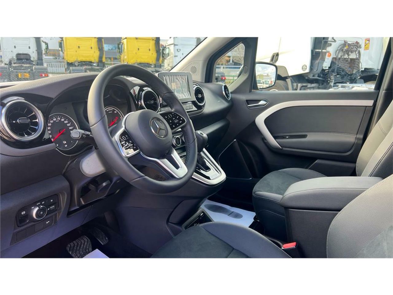 Foto Mercedes-Benz EQT 7