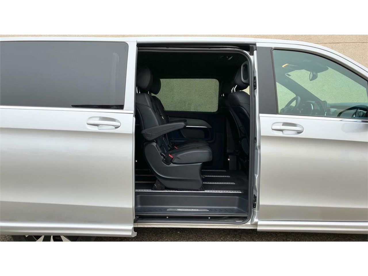 Foto Mercedes-Benz EQV 30