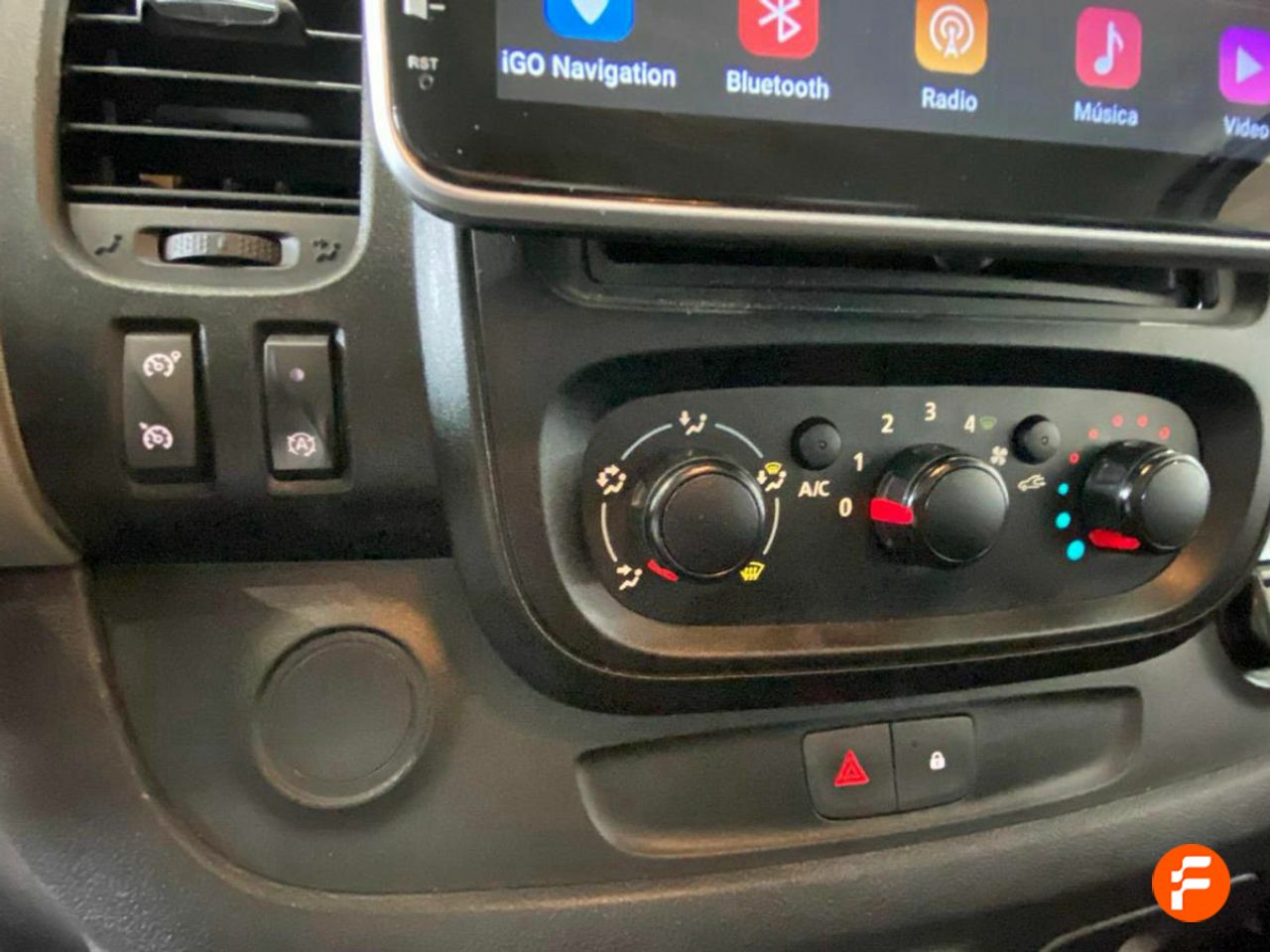 Foto Nissan NV300 21