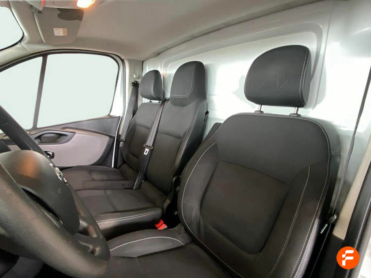 Foto Nissan NV300 25