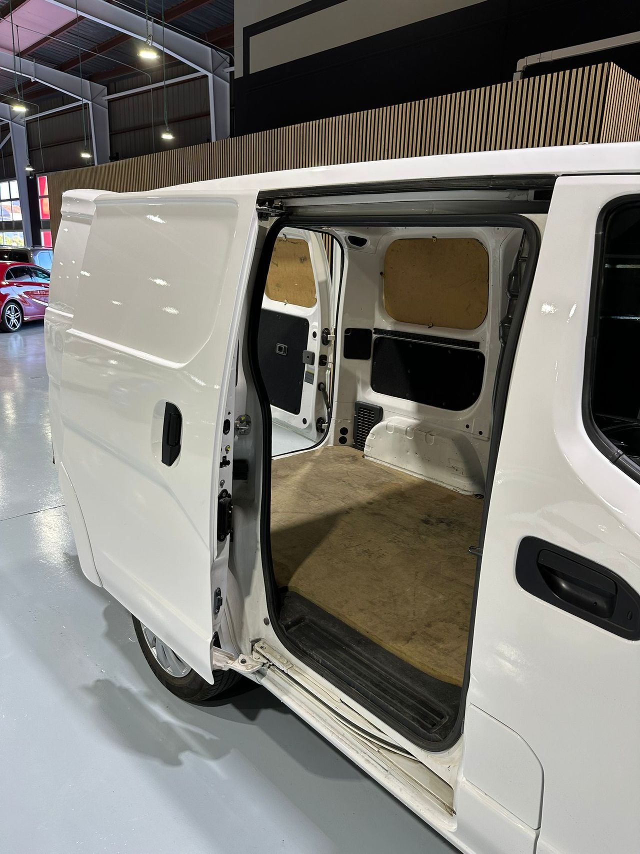 Foto Nissan e-NV200 11