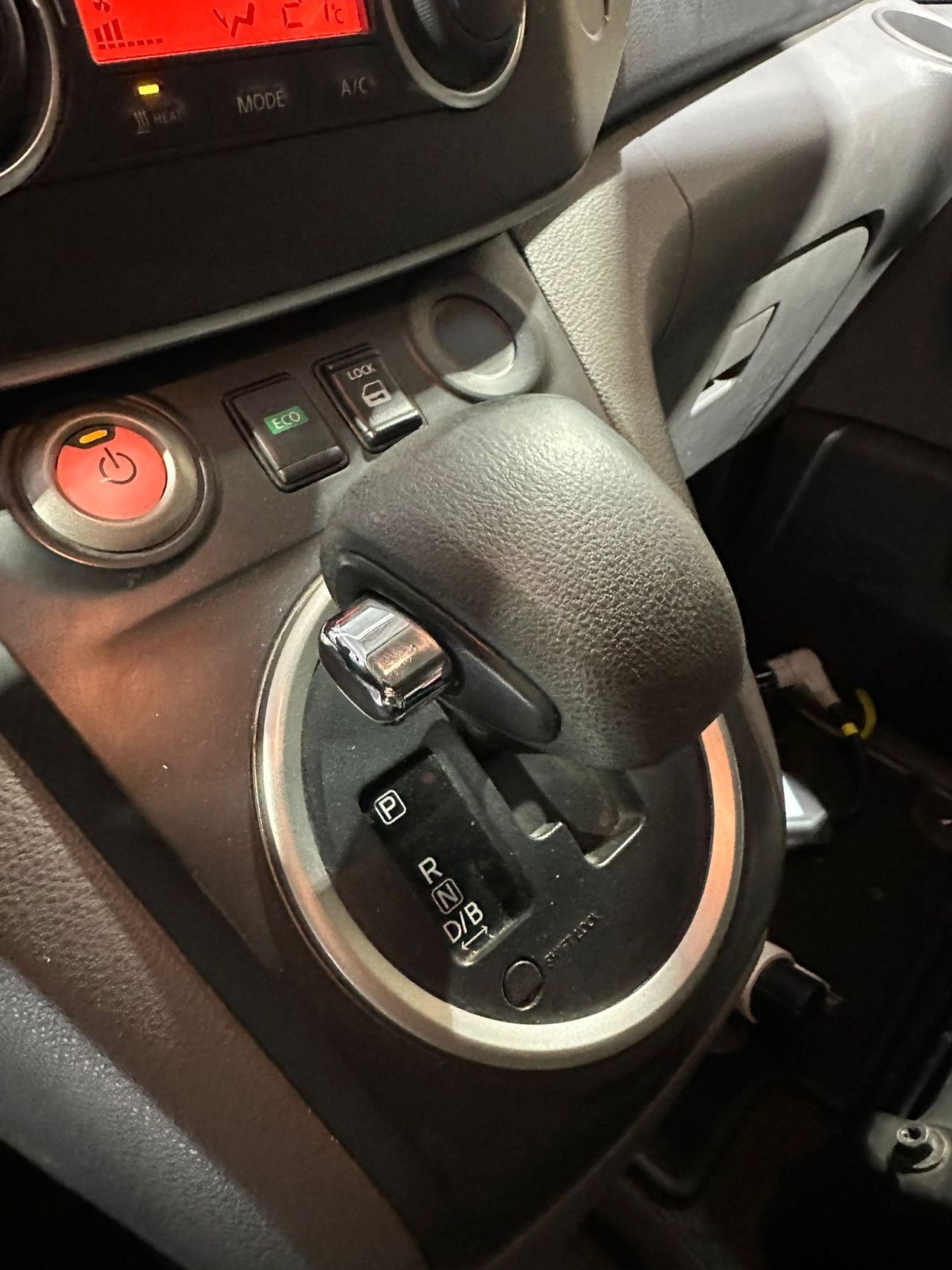 Foto Nissan e-NV200 15