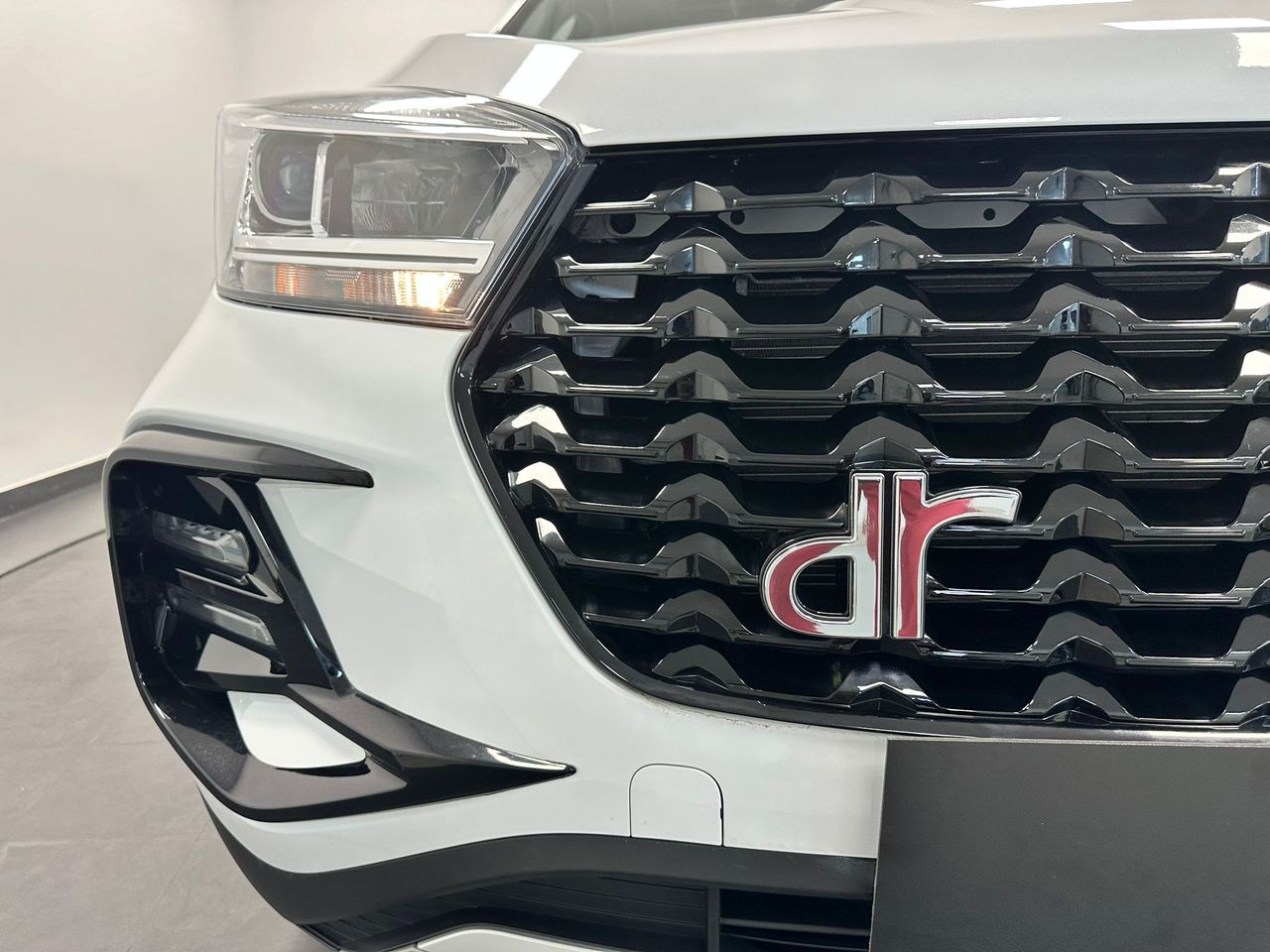 Foto DR Automobiles DR5 16