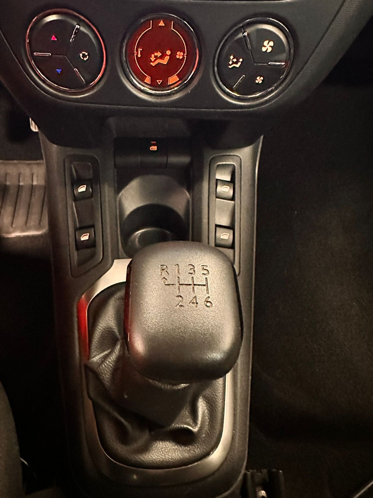 Foto Citroën C-Elysèe 18