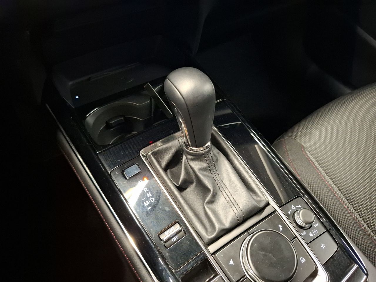 Foto Mazda CX-30 23
