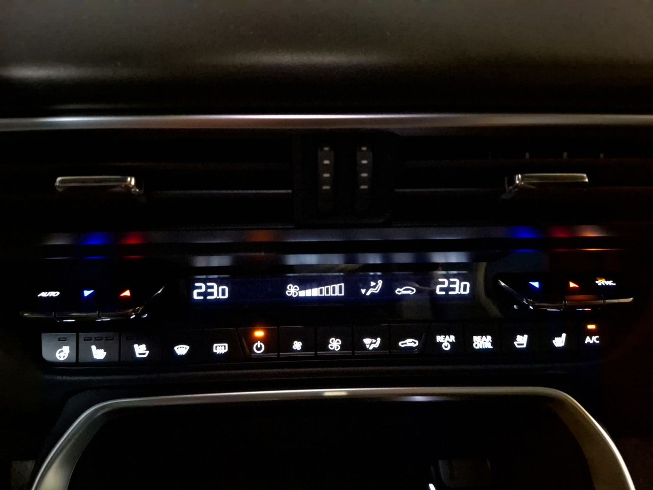 Foto Mazda CX-80 22