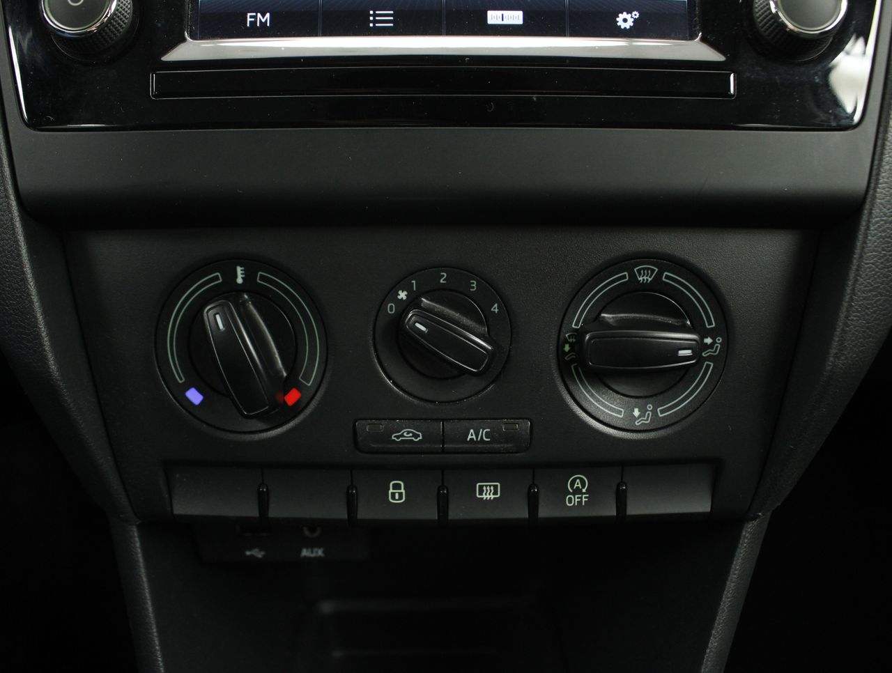 Foto Skoda Rapid 11