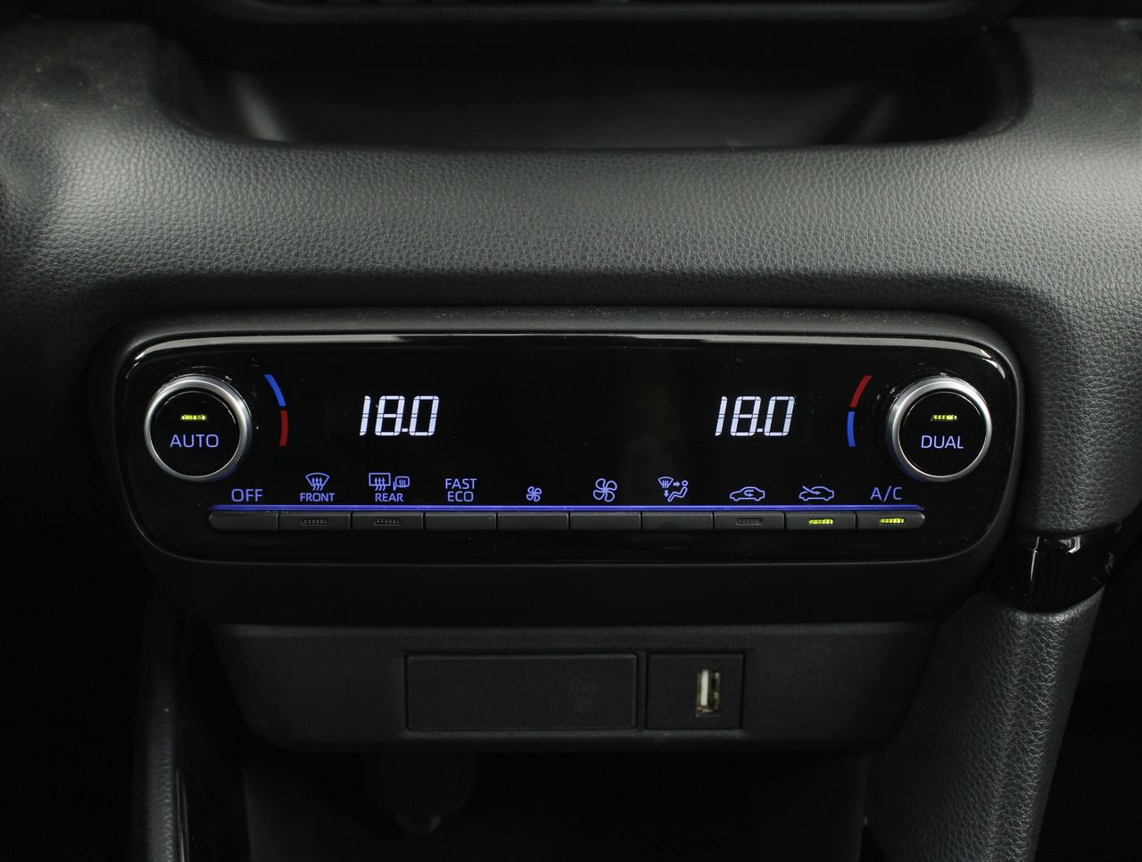 Foto Toyota Yaris 11