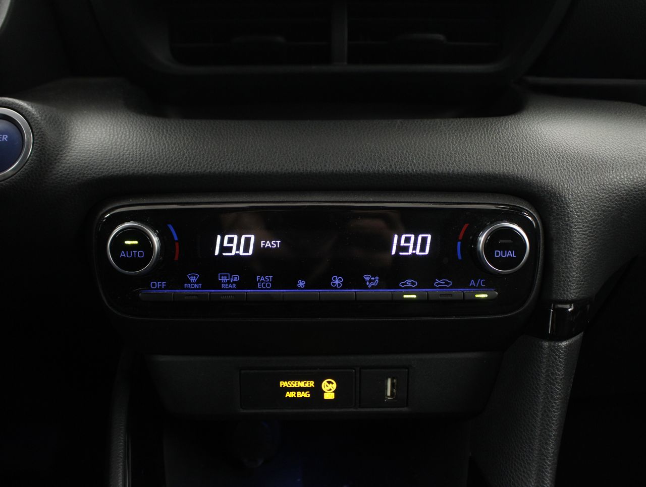 Foto Toyota Yaris 11