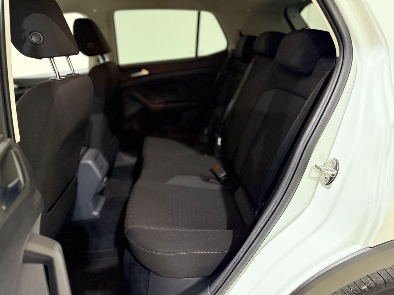 Foto Volkswagen T-Cross 24