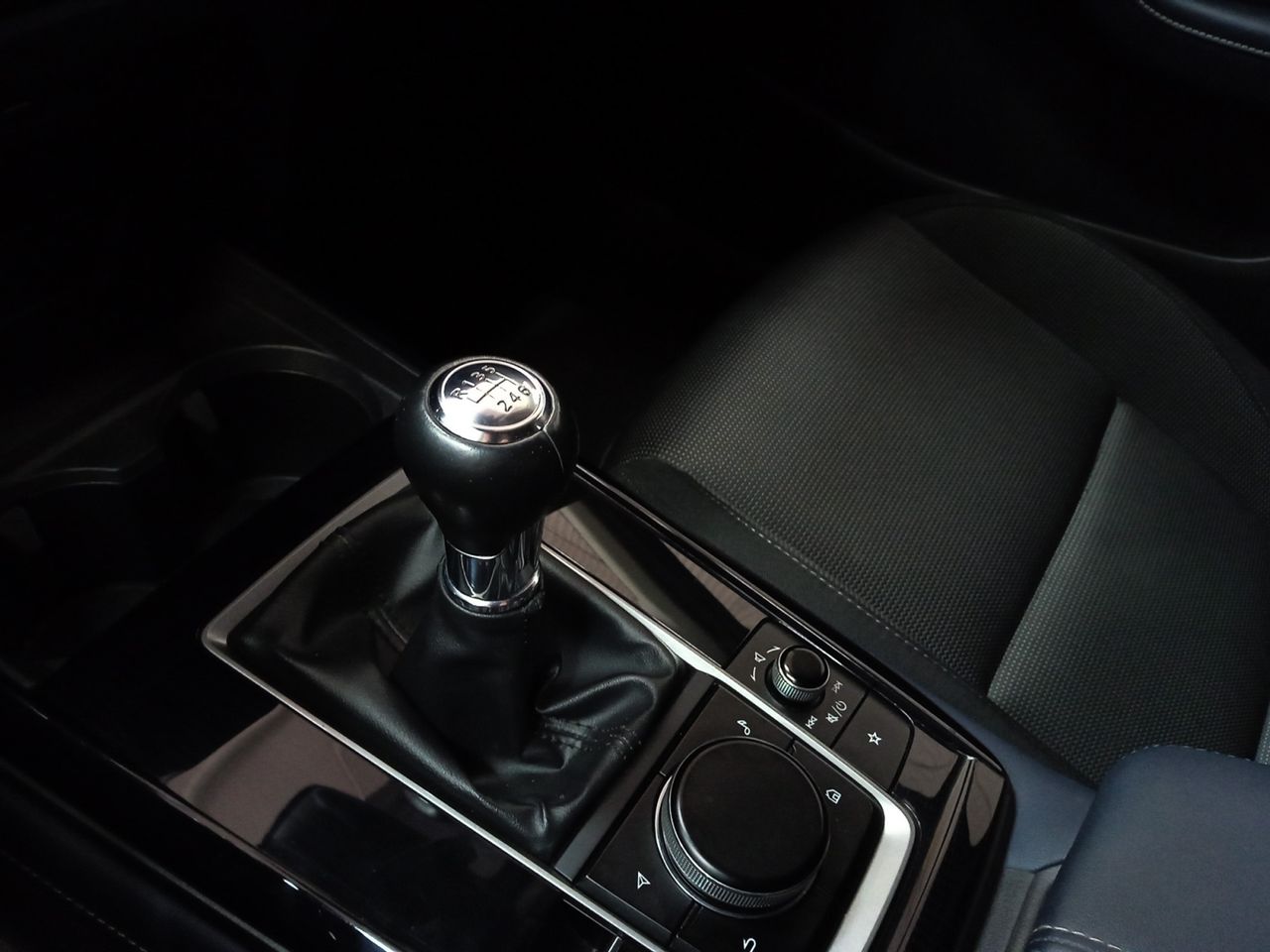 Foto Mazda CX-30 11