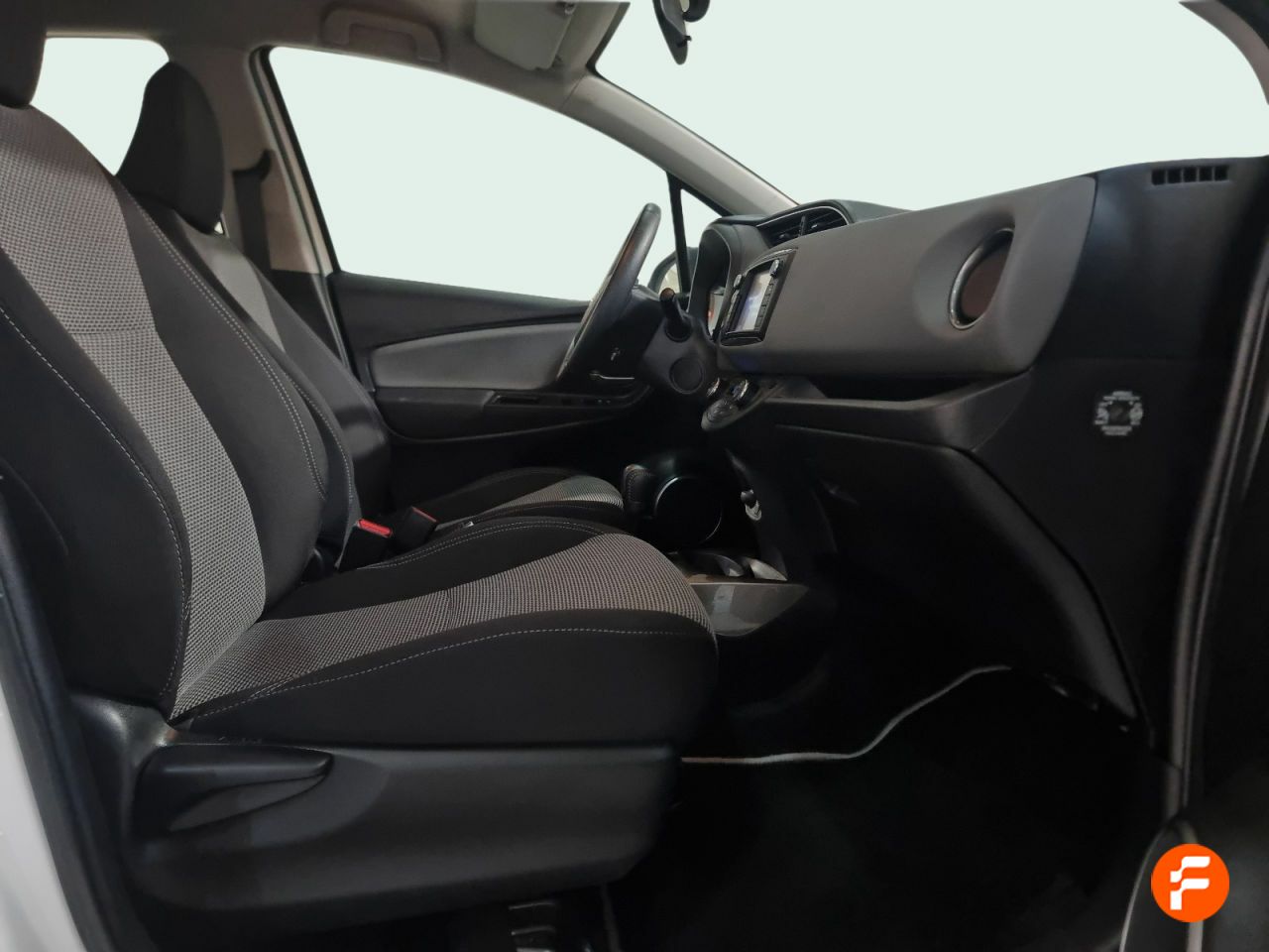 Foto Toyota Yaris 8
