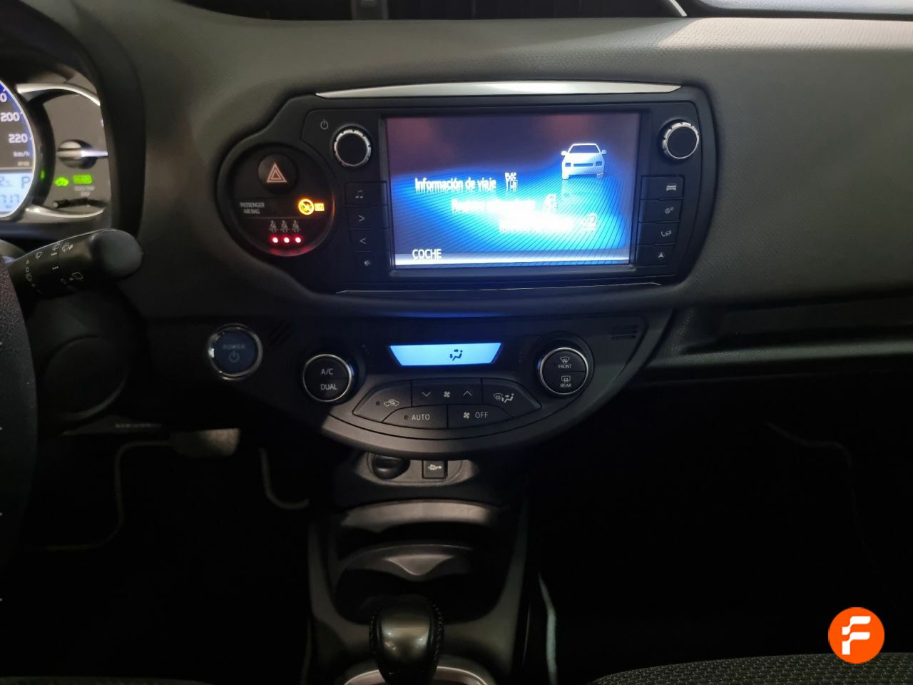 Foto Toyota Yaris 16