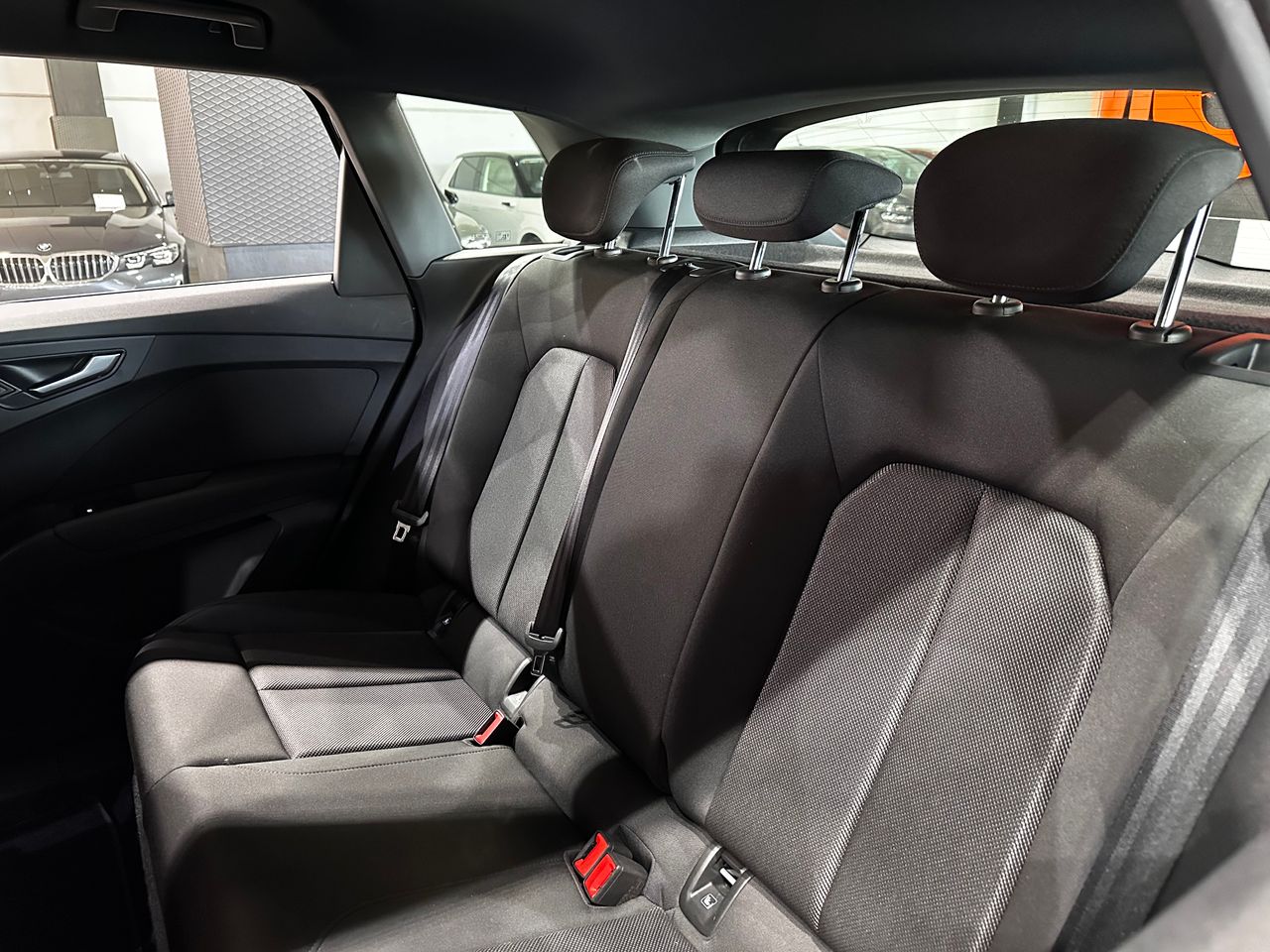 Foto Audi Q4 10