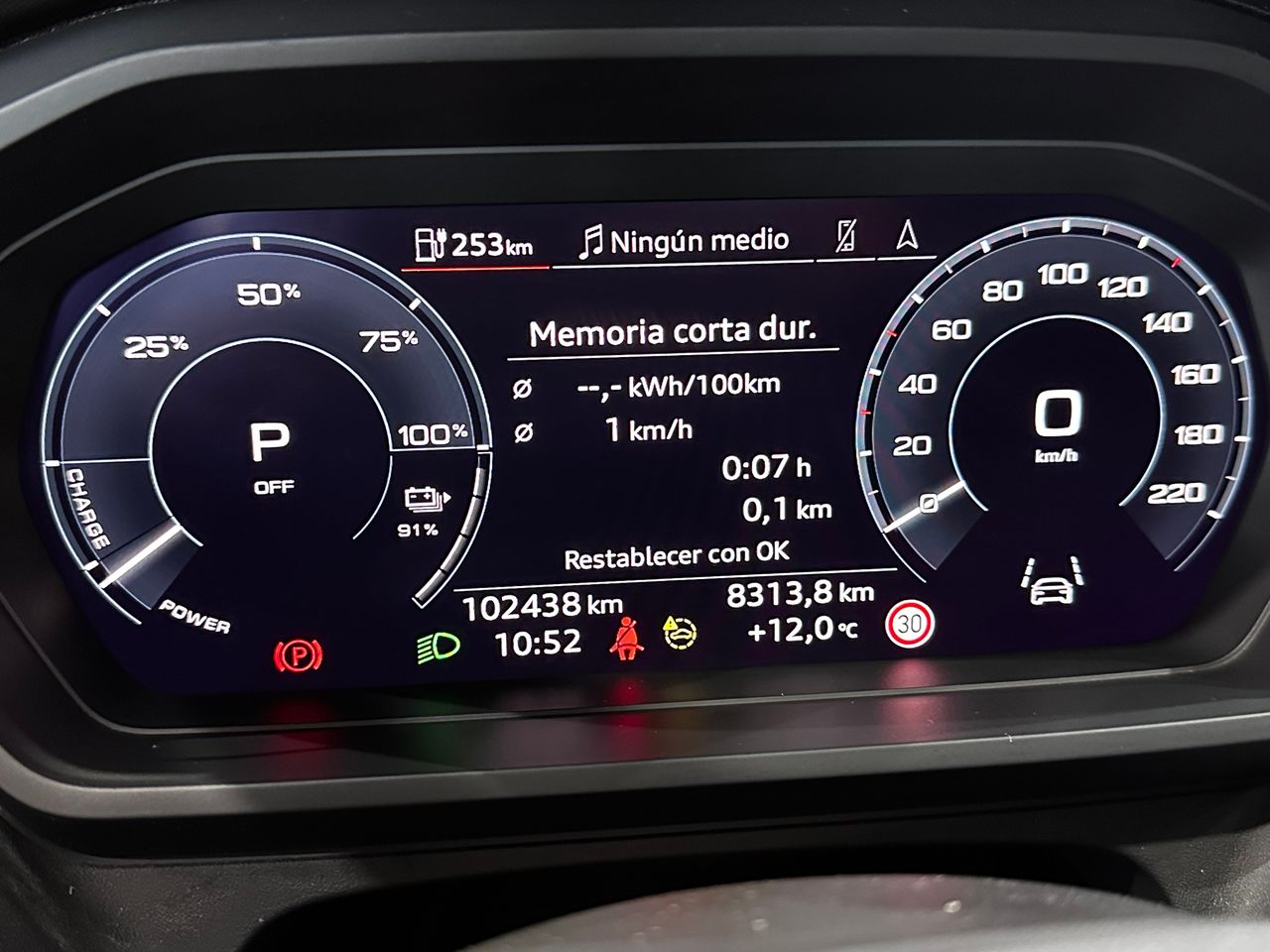 Foto Audi Q4 13