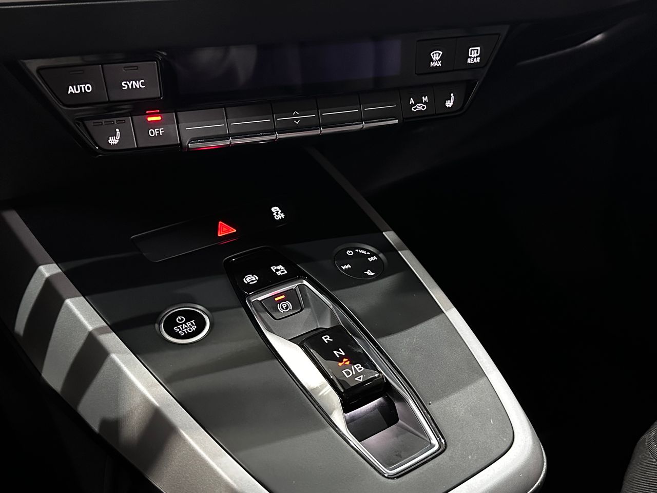 Foto Audi Q4 14