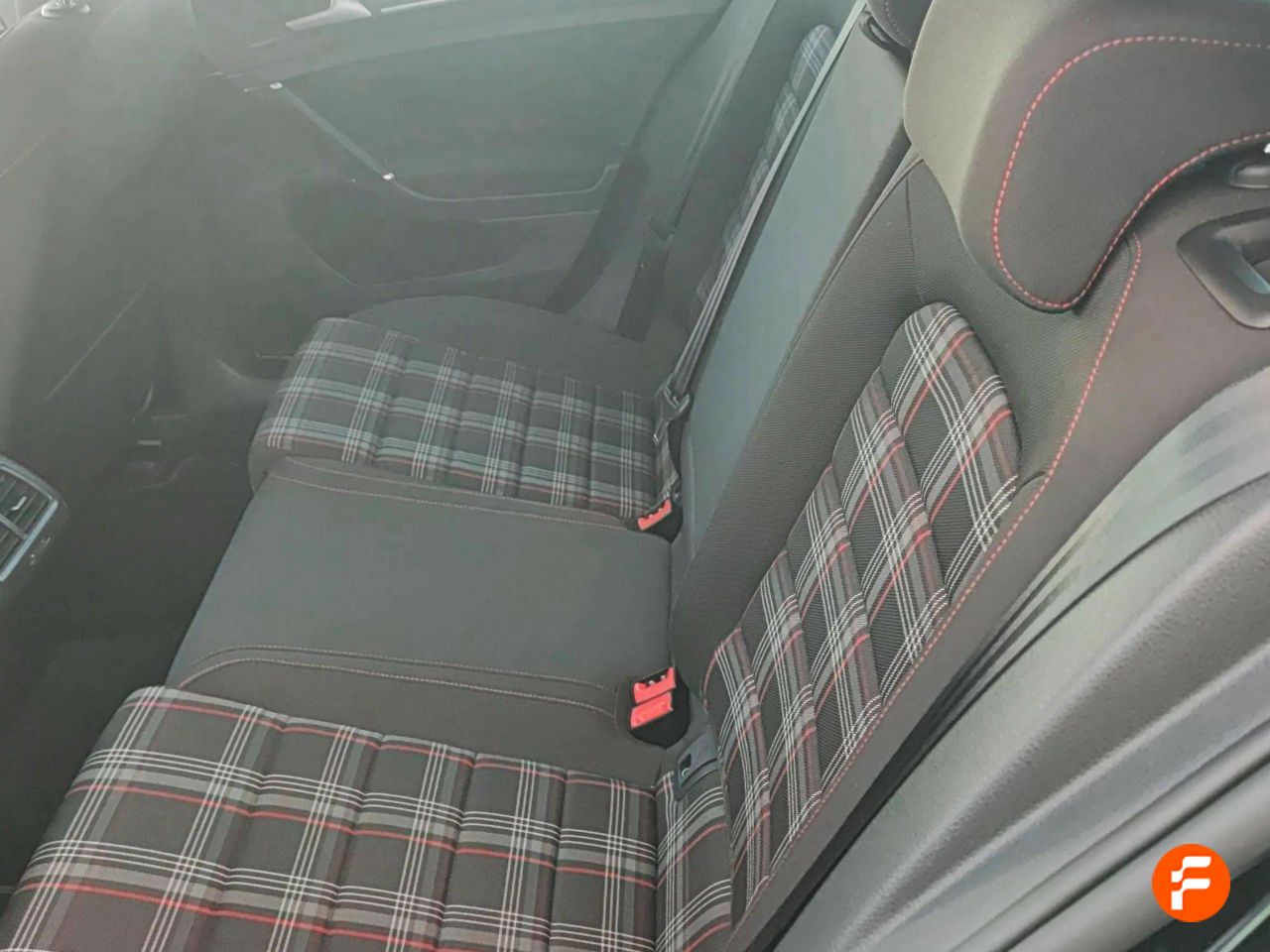 Foto Volkswagen Golf 31
