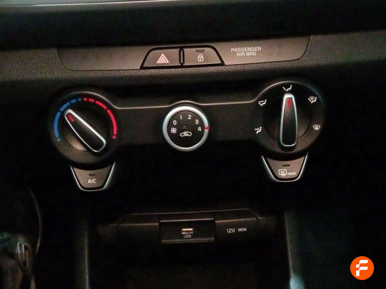 Foto Kia Stonic 24