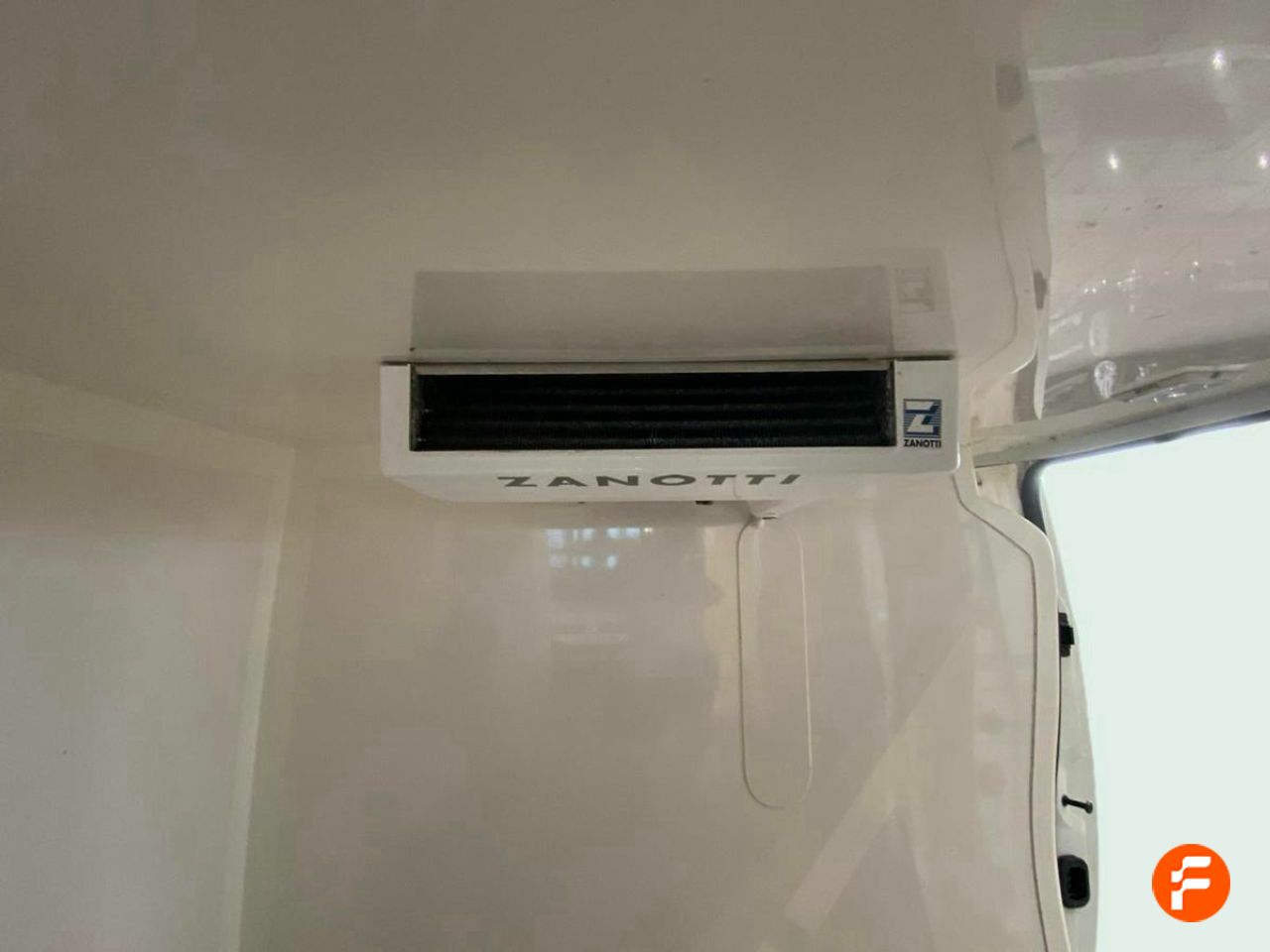 Foto Nissan NV300 11