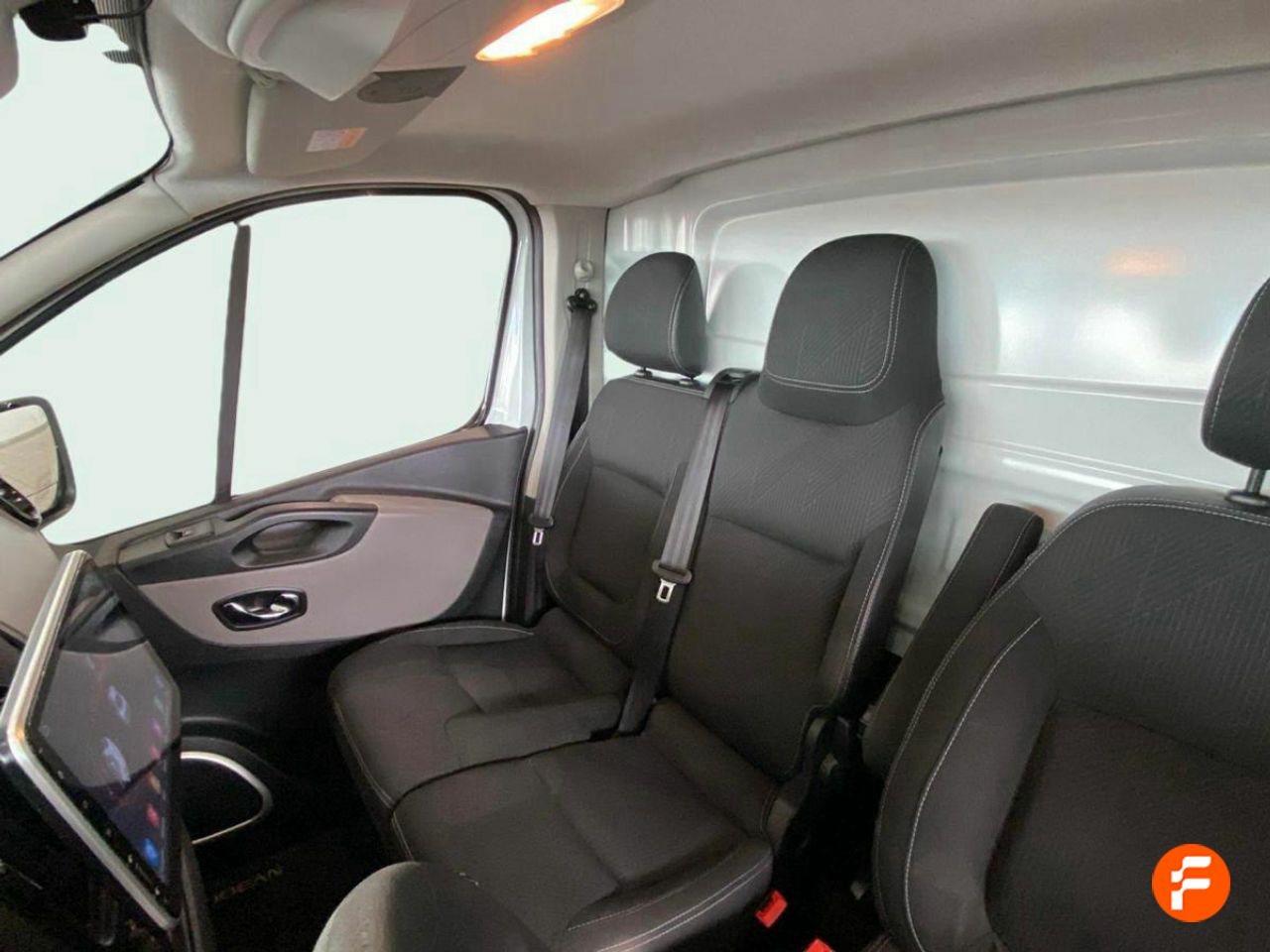 Foto Nissan NV300 23