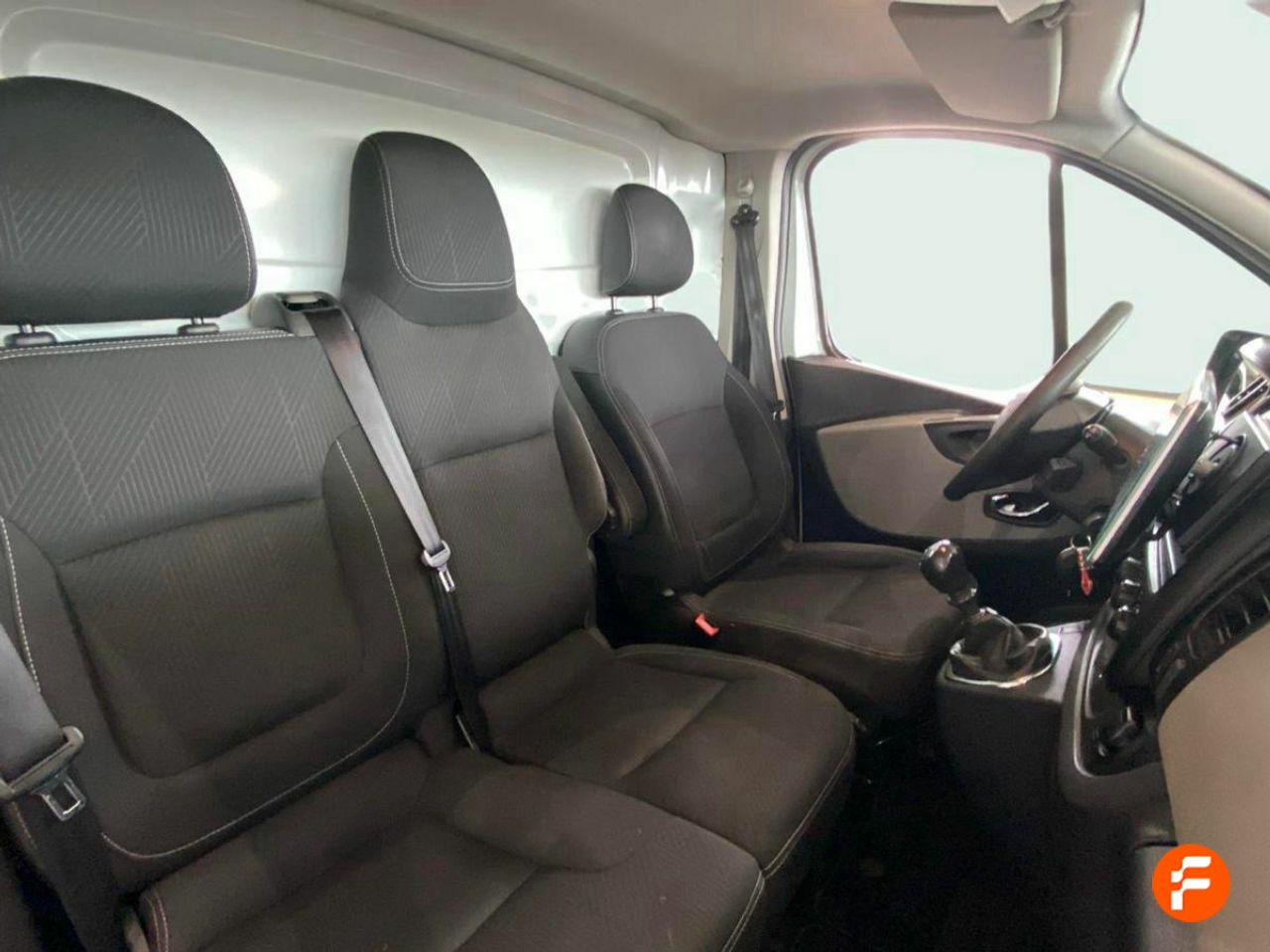 Foto Nissan NV300 24