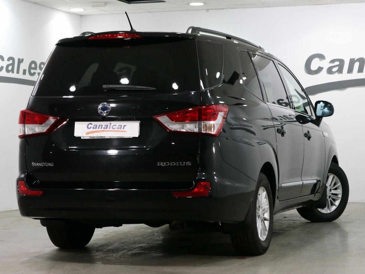 Foto SsangYong Rodius 4