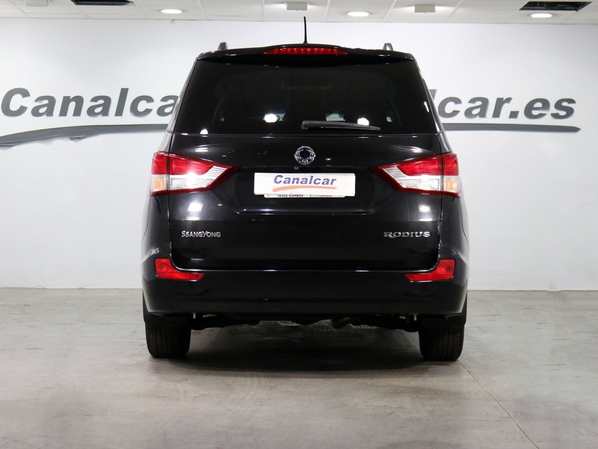 Foto SsangYong Rodius 5