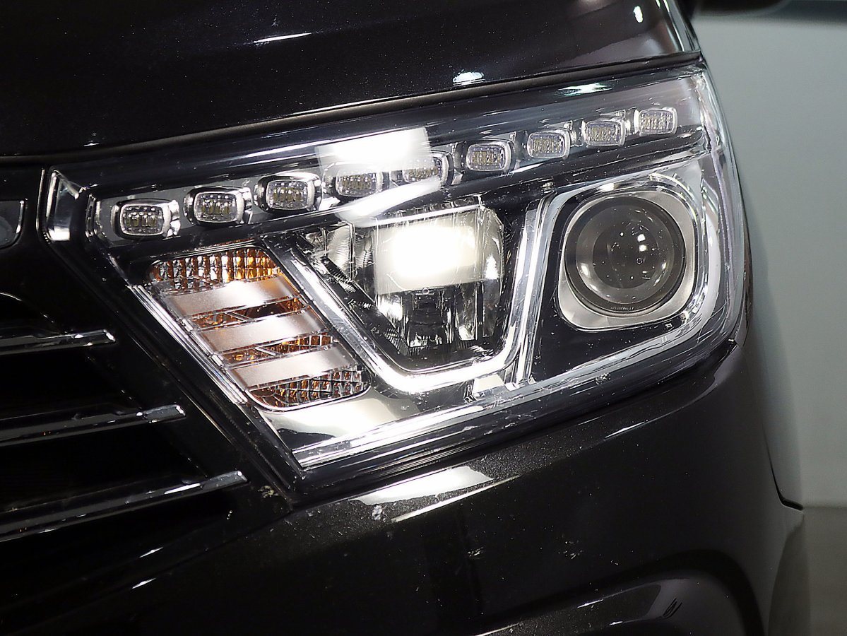 Foto SsangYong Rodius 12