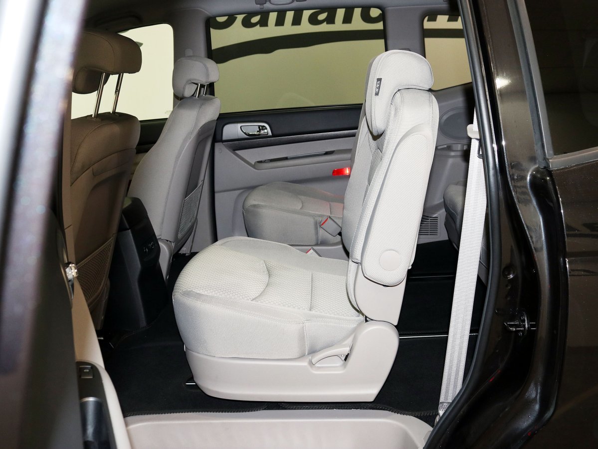 Foto SsangYong Rodius 15