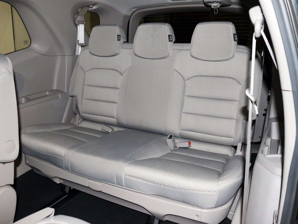 Foto SsangYong Rodius 16