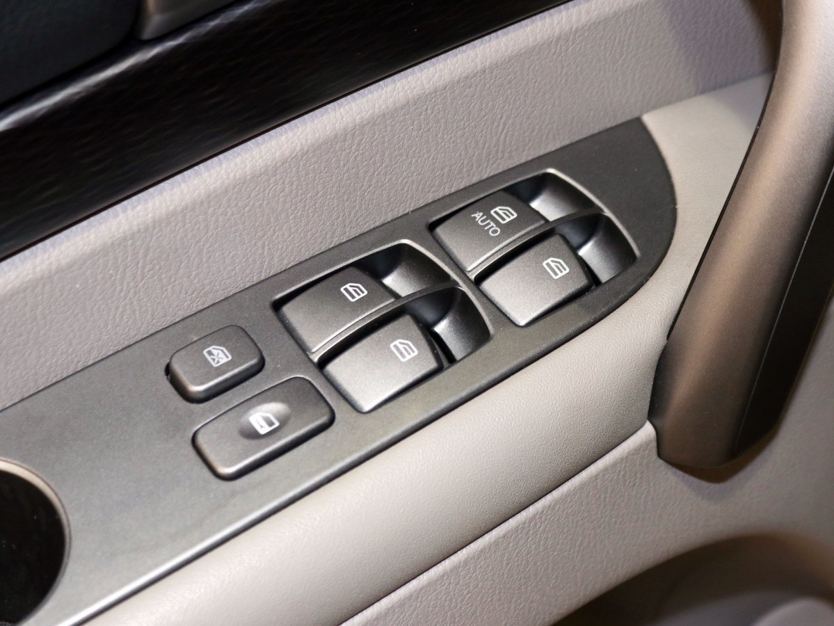 Foto SsangYong Rodius 26