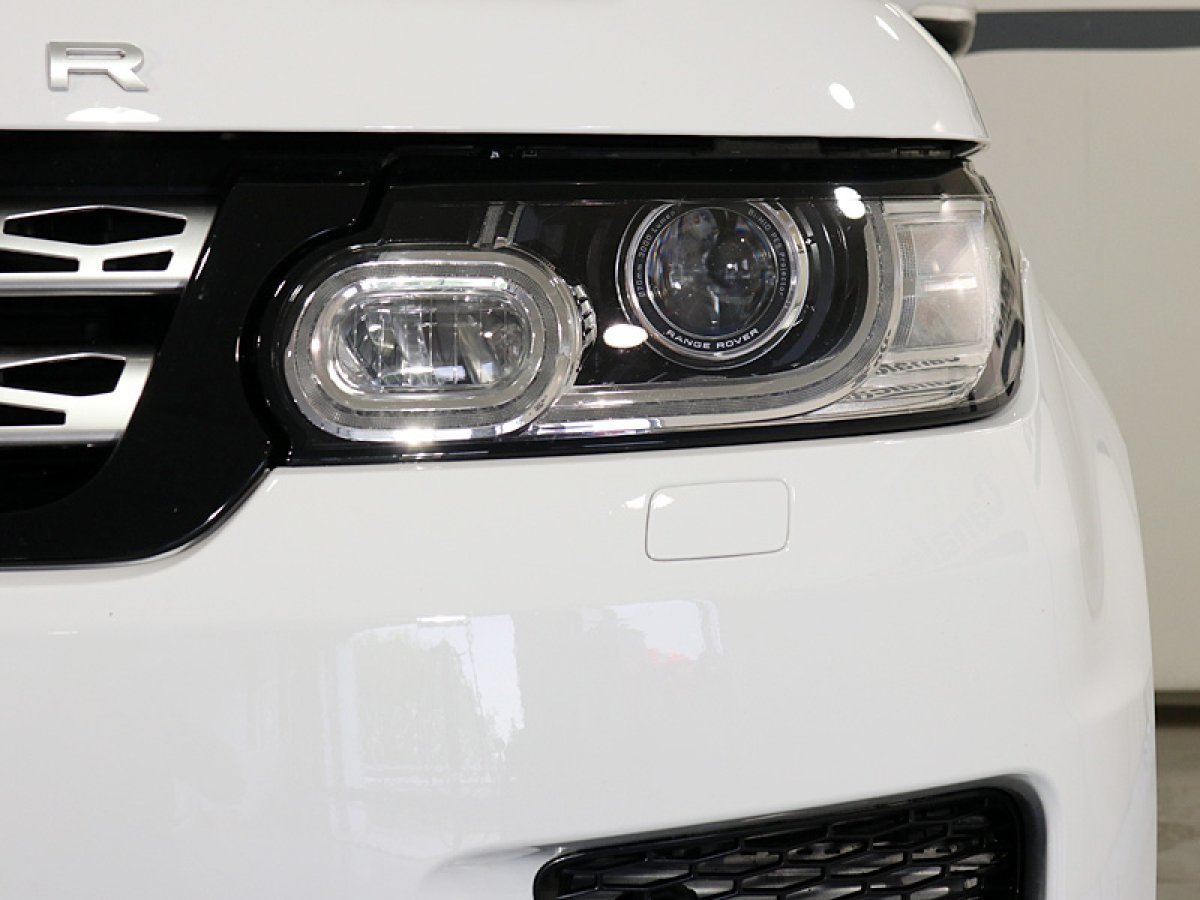 Foto Land-Rover Range Rover Sport 13