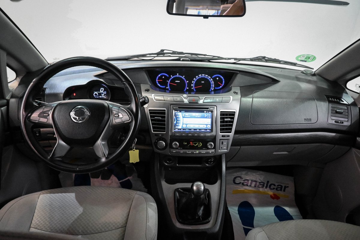 Foto SsangYong Rodius 8