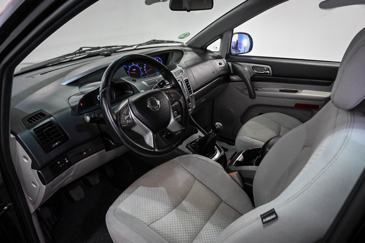 Foto SsangYong Rodius 16