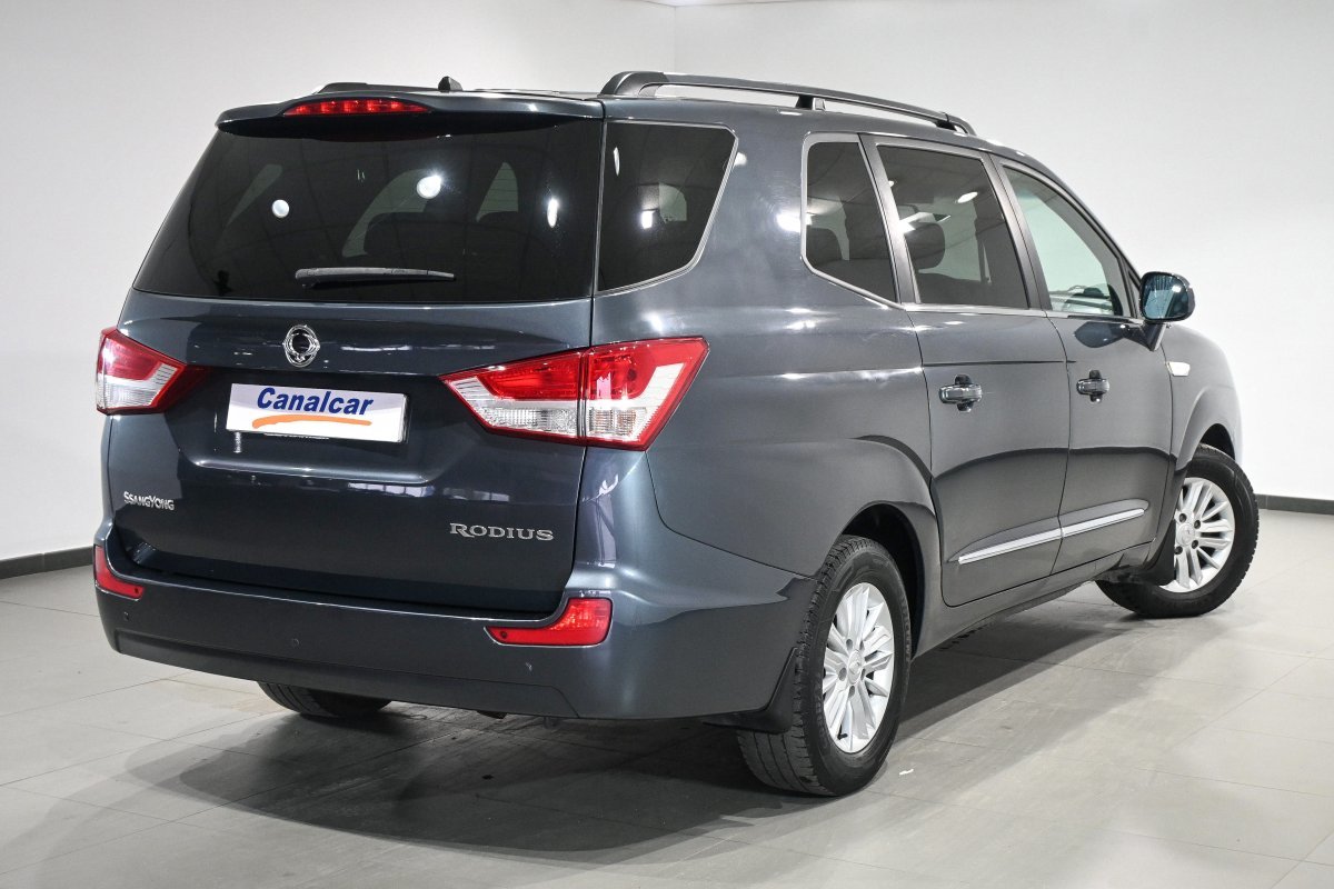 Foto SsangYong Rodius 4
