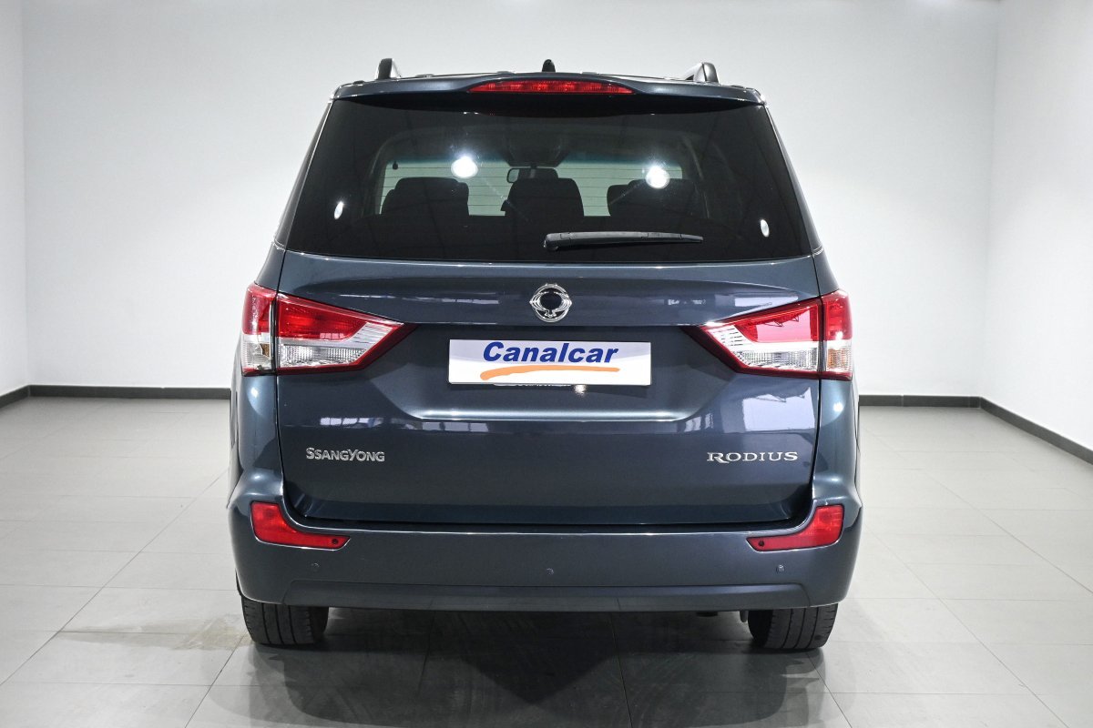 Foto SsangYong Rodius 5