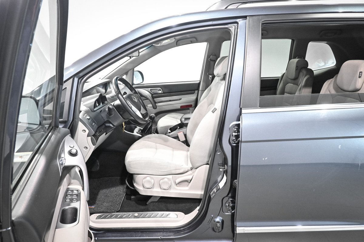 Foto SsangYong Rodius 10