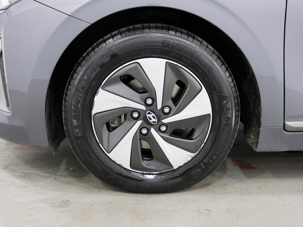 Foto Hyundai IONIQ 32