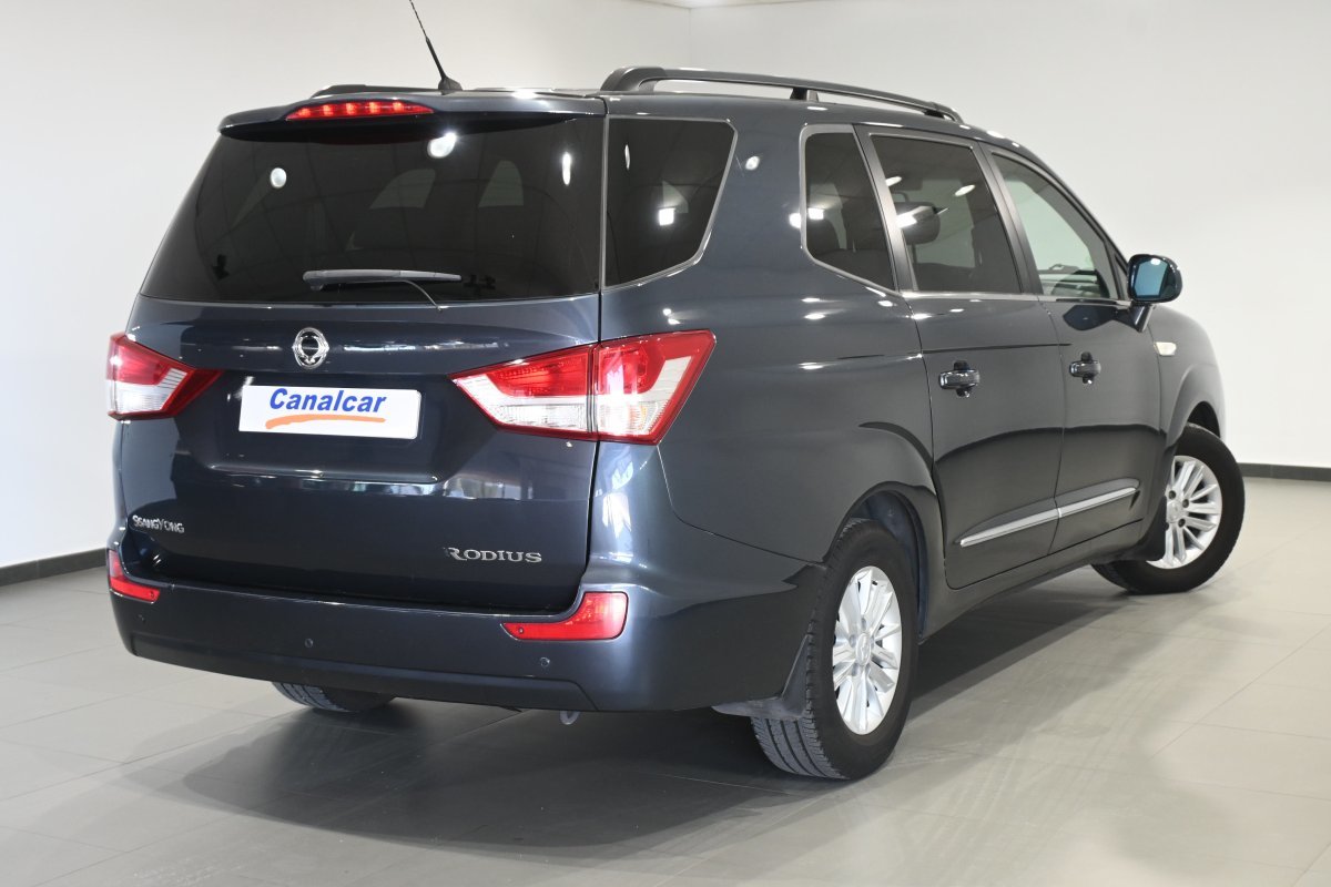 Foto SsangYong Rodius 4