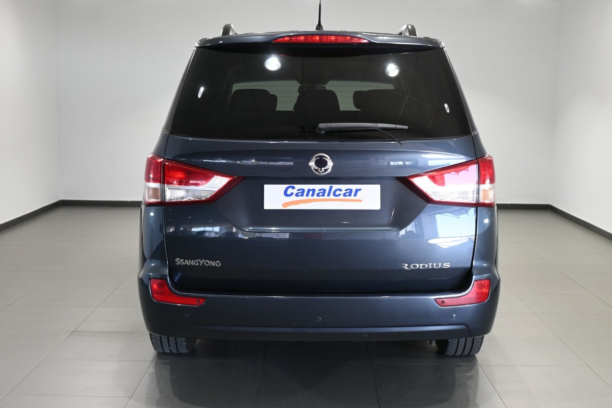 Foto SsangYong Rodius 5