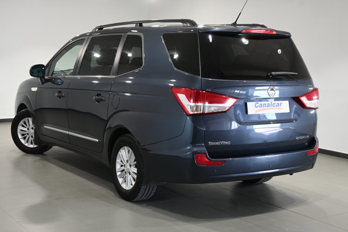 Foto SsangYong Rodius 6