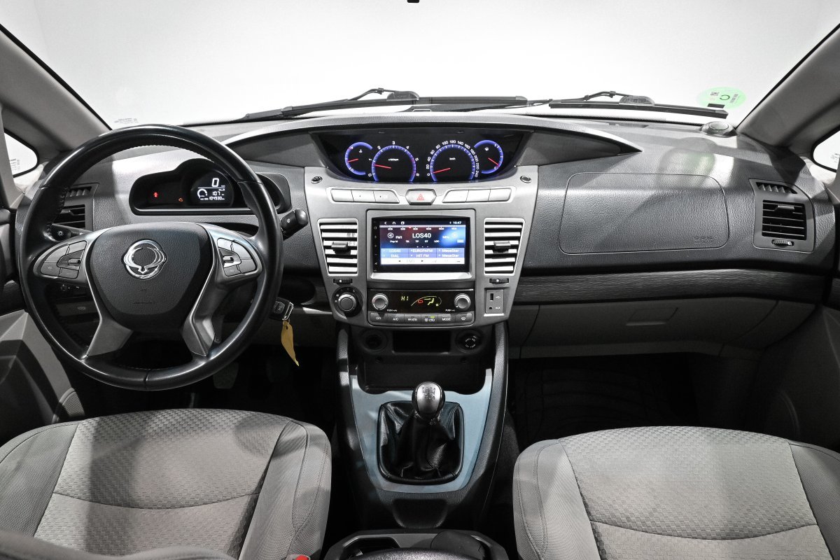Foto SsangYong Rodius 15