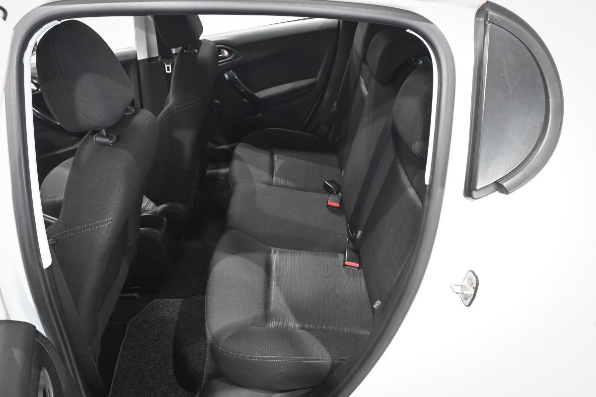 Foto Peugeot 208 10