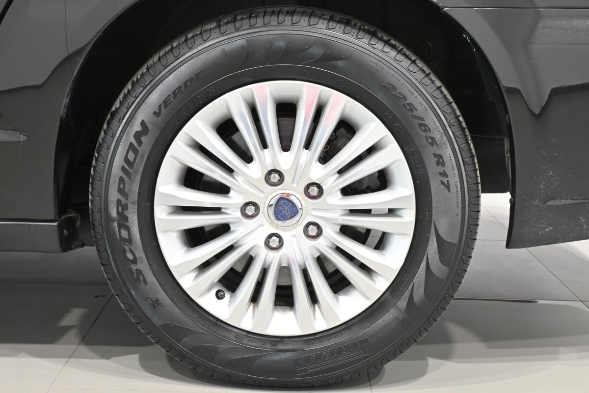 Foto Lancia Voyager 30