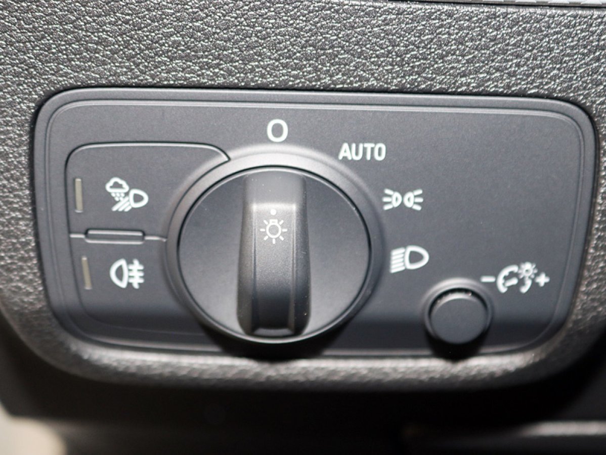 Foto Audi Q2 25
