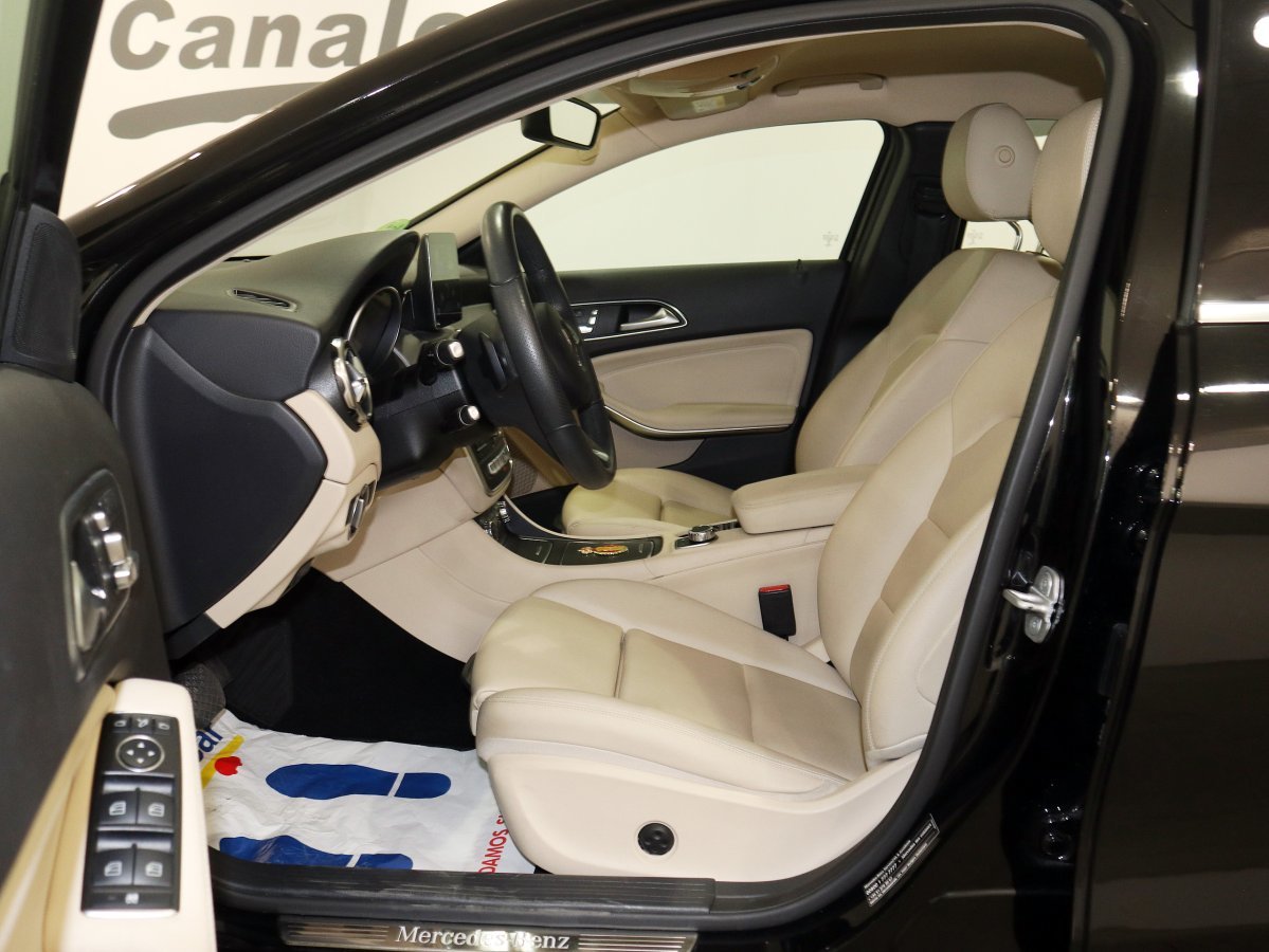 Foto Mercedes-Benz Clase GLA 15
