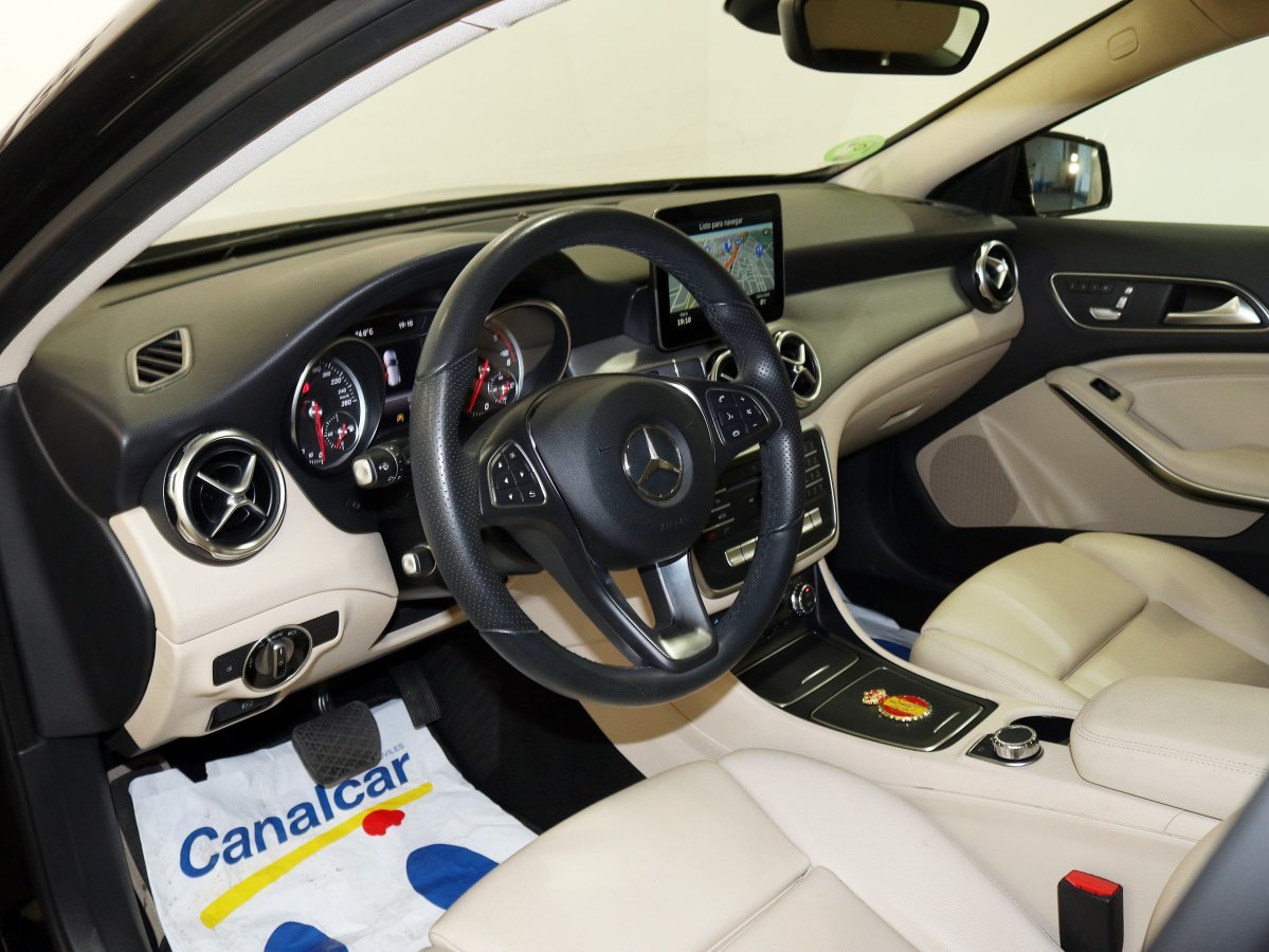 Foto Mercedes-Benz Clase GLA 28