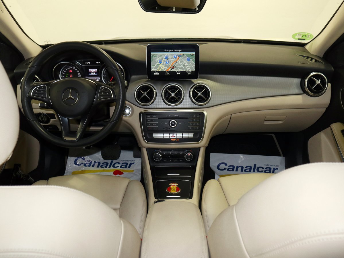 Foto Mercedes-Benz Clase GLA 29