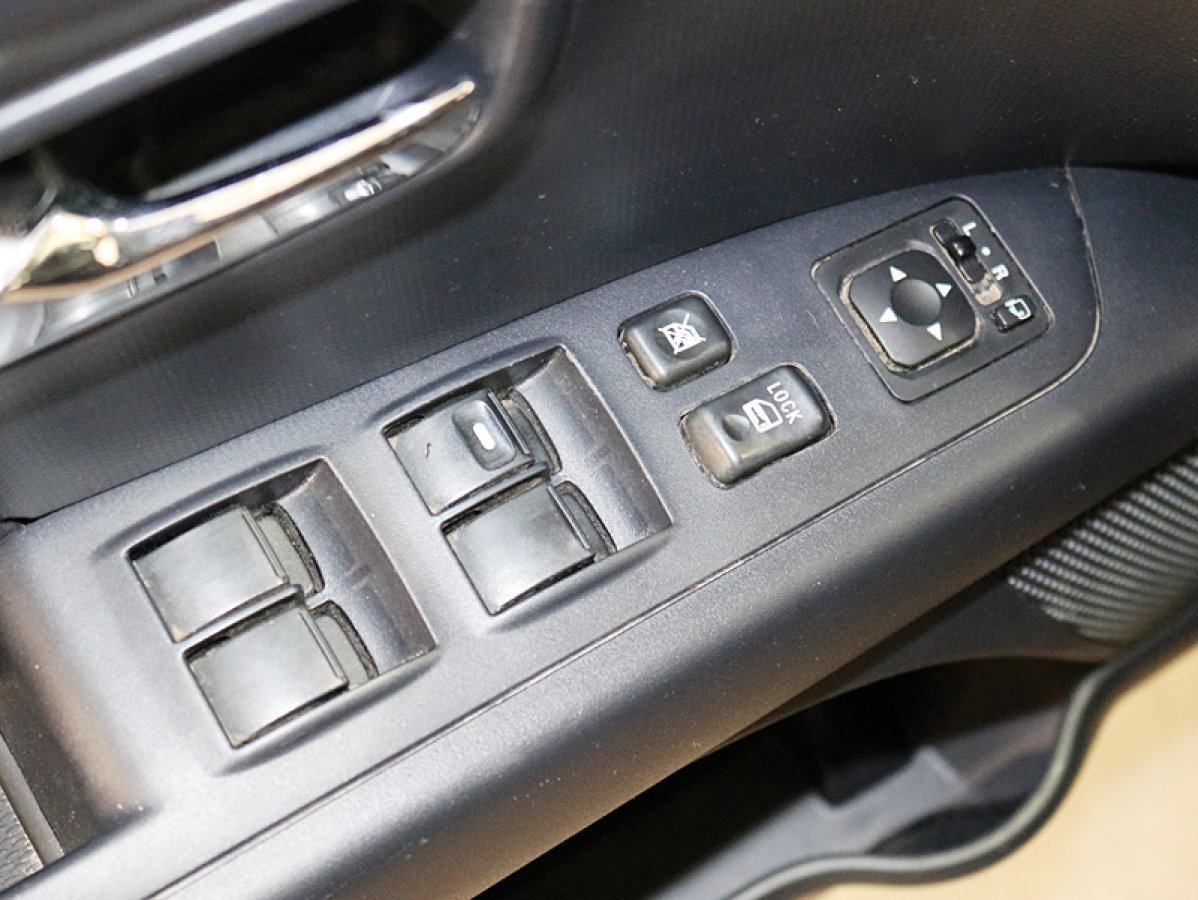 Foto Peugeot 4007 16