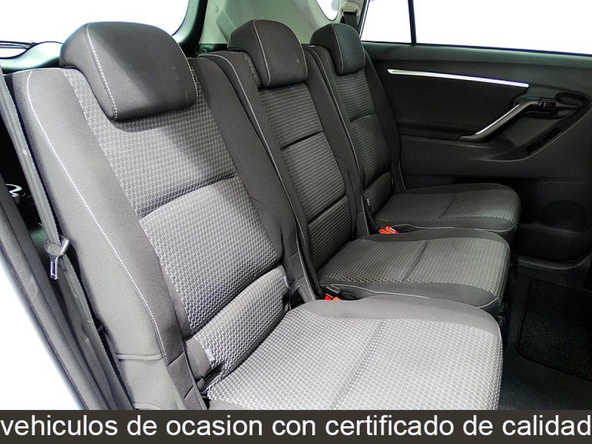 Foto Toyota Corolla Verso 19